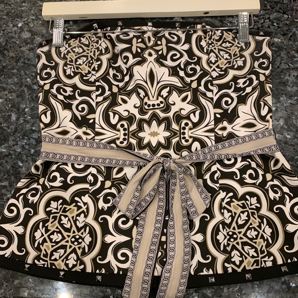 White House black market top